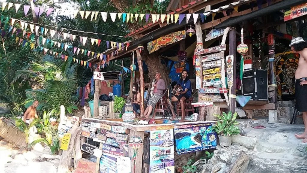Mung Bar of Mong Bar op Charlies Beach