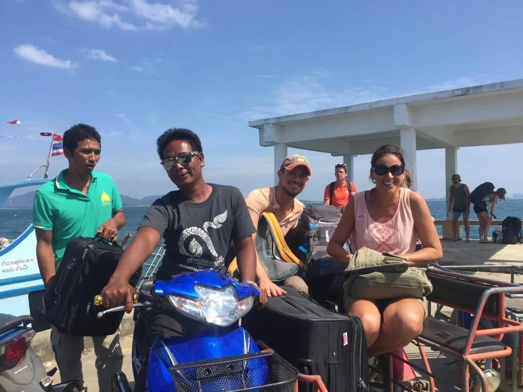 Toni, de lokale tuk tuk chauffeur op Koh Mook